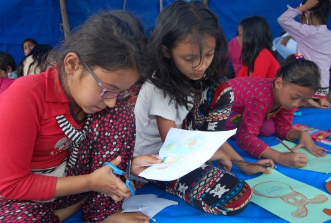 Drinking water to those affected by the earthquake in Nepal