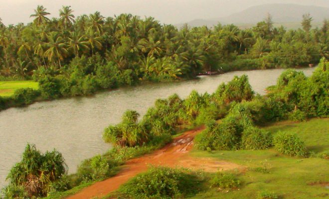 India, the giant menaced by water