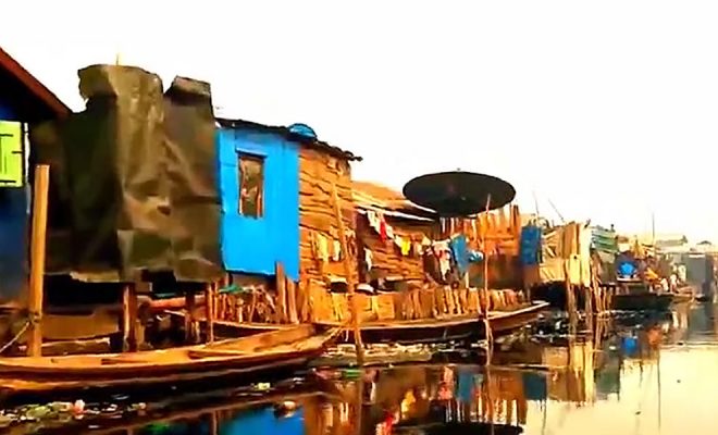 “Black Water”: the black drawing of Makoko