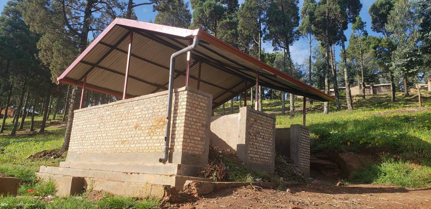 Building of sanitation systems in the Nyabiheke refugee camp, Rwanda