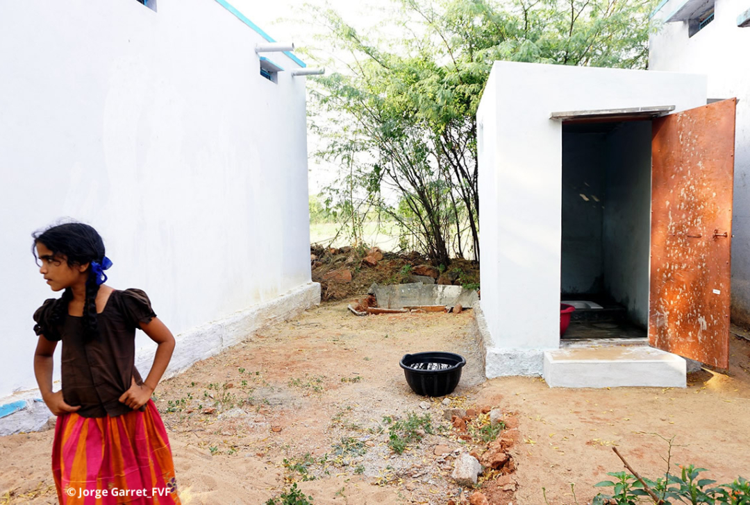 Construcción de instalaciones de saneamiento en las regiones de Bathalapalli y Kadiri, Andhra Pradesh, India