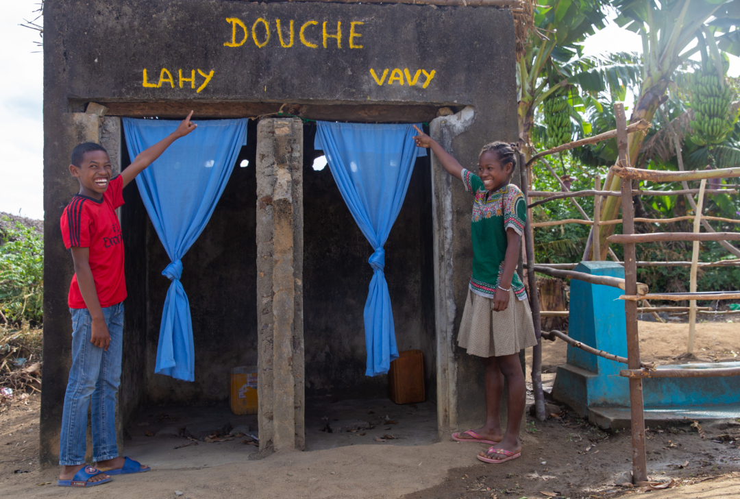 Mejorar el acceso al agua, el saneamiento y la higiene para las comunidades rurales en Madagascar