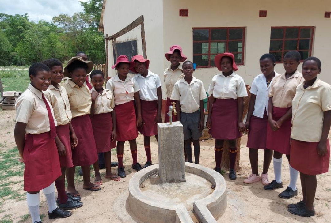 Construcción de un pozo y un sistema de distribución de agua para la escuela Ngubo y su comunidad
